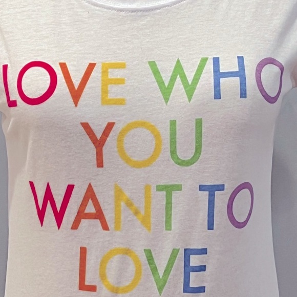 🌈 Women's Rainbow Pride T-shirt - Small 🌈 - Picture 4 of 4